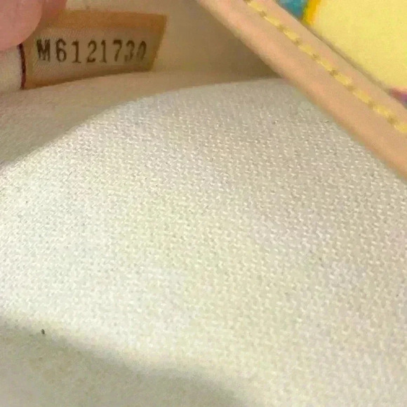 Dooney & Bourke Small Yellow Designer Leather Hearts Wristlet Wallet/Purse - Picture 6 of 9